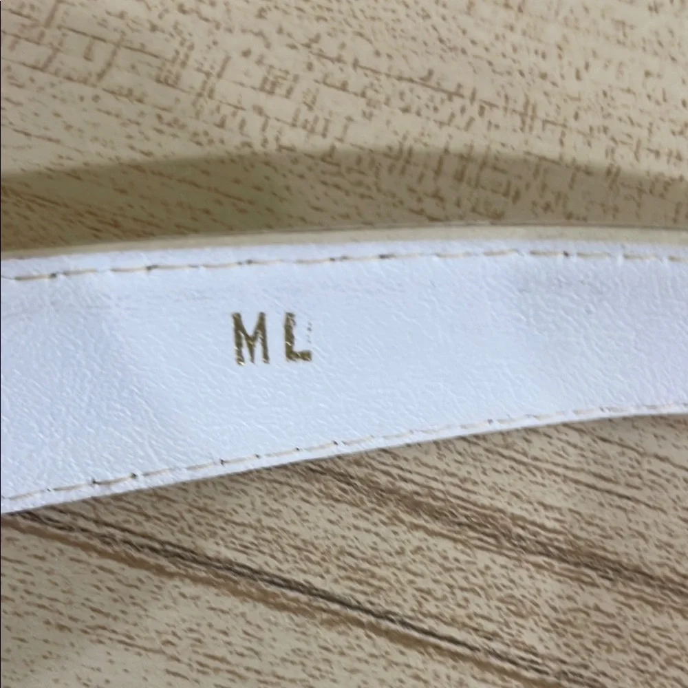 Elegant White and Gold Leather Belt with Decorative Buckle
